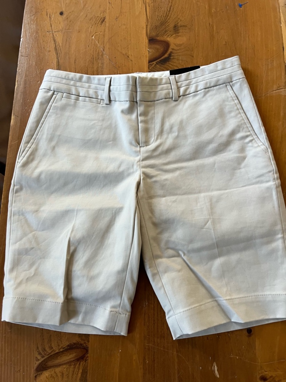 NWT Banana Republic Flat Front 10” Shorts Women’s Size 4 Color Tan